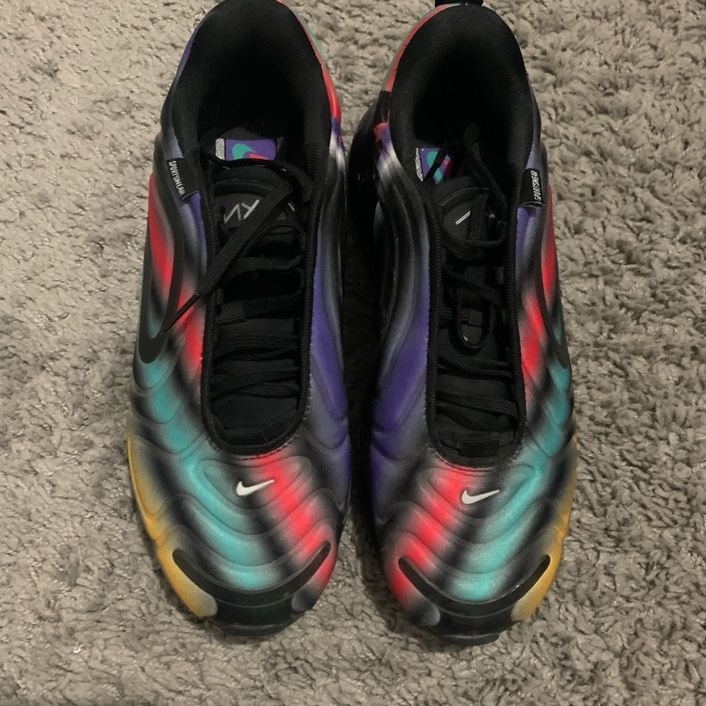 Nike 270s